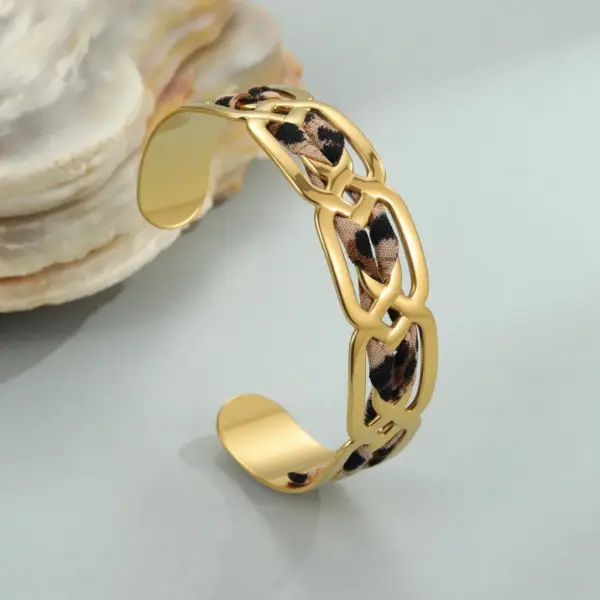 Wholesale Wide Open Stainless Steel Bracelet Plated In 18K Gold With Stylish Leopard Print Ribbon Fashionable Jewelry Accessory For Women
