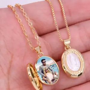 Wholesale Vintage Style Oval Copper Plating Inlay Carving Shell 18k Gold Plated Pendant Necklace