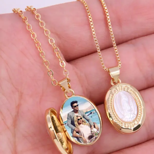 Wholesale Vintage Style Oval Copper Plating Inlay Carving Shell 18k Gold Plated Pendant Necklace