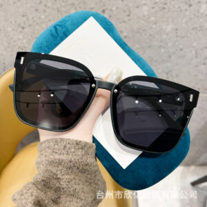 Olive green frame black and gray piece