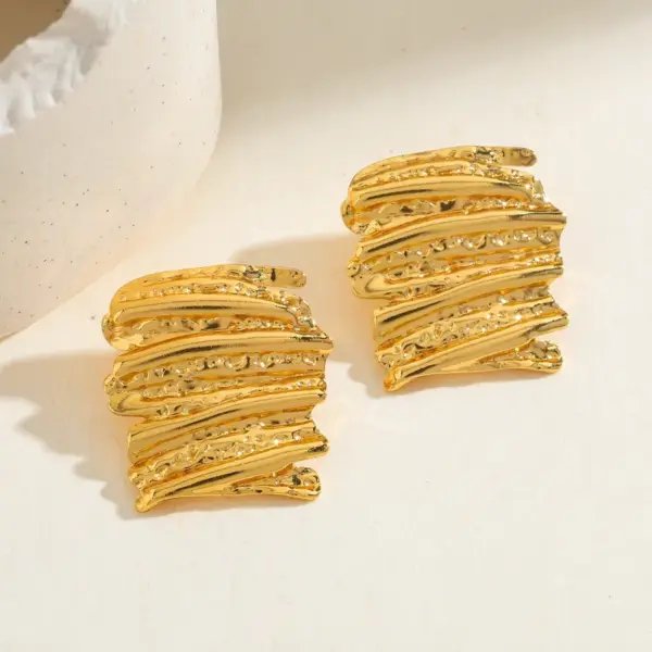 Wholesale Geometric Stripe Water Plated 304 Stainless Steel No Inlay Material Hammered Stud Earrings Female Vintage Plated Imitation Gold