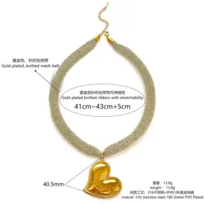 Gold Oval Buckle Glossy Heart Necklace