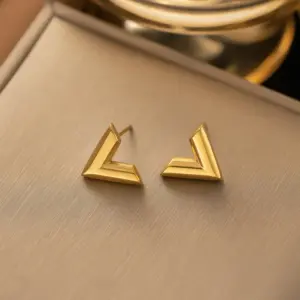 2 [Ag340] ARC V Stud Earrings / Gold