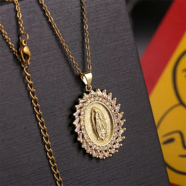 Wholesale Virgin Mary Pendant Copper Inlaid Zirconium Necklace Wholesale Nihaojewelry