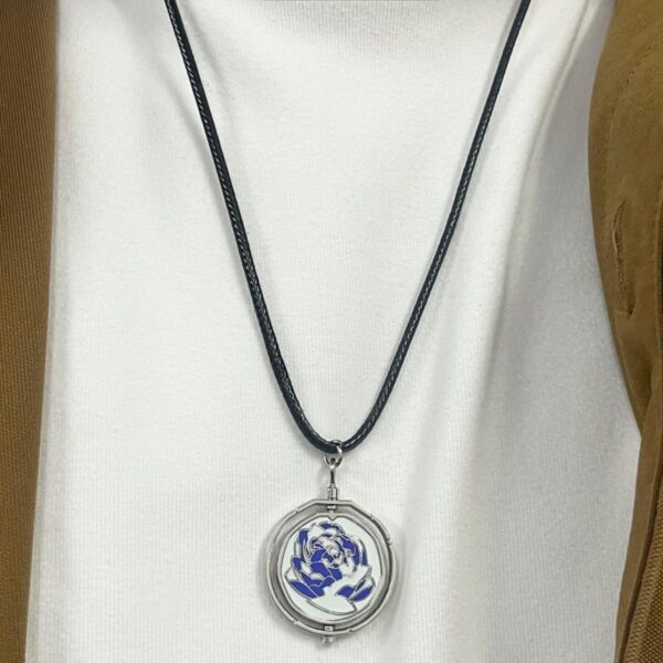 oly-d5ce3c6abf2b5d85e444f8cc8af5bb12 Wholesale Blue Rose Rotating Pendant Necklace
