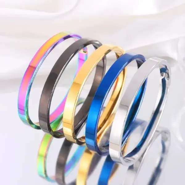 Wholesale PVD Coated Real Gold Plated 18K Gold Solid Color 304 Stainless Steel Simple Style Waterproof Non Tarnish 304 Stainless Steel Bangle