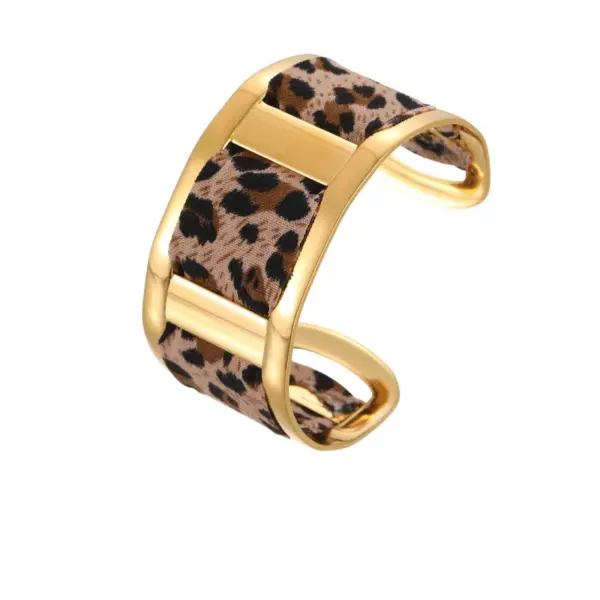 Wholesale Wide Open Stainless Steel Bracelet Plated In 18K Gold With Stylish Leopard Print Ribbon Fashionable Jewelry Accessory For Women
