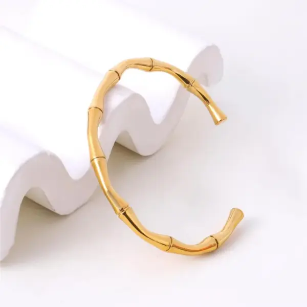 PVD Coated Real Gold Plated 18K Gold Solid Color 304 Stainless Steel Simple Style Classic Style Waterproof Non Tarnish 304 Stainless Steel Bangle