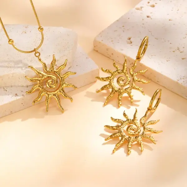 Wholesale Sun Pendant Stainless Steel Women's Jewelry Set Necklace And Earrings Trendy Design Casual Occasion Four Seasons Versatile