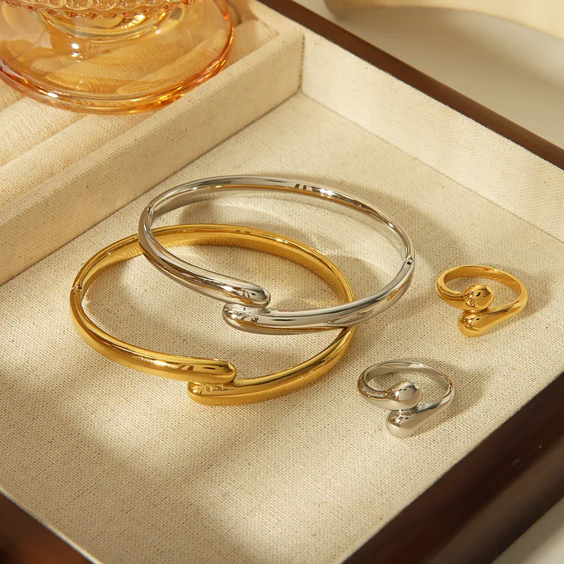 Wholesale 304 Stainless Steel 18K Gold Plated Vintage Style Exaerated Classic Style Solid Color Rings Bracelets Jewelry Set