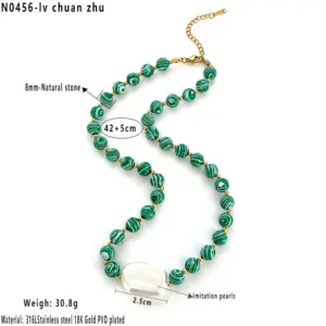 Green Beaded Necklace / Average Size