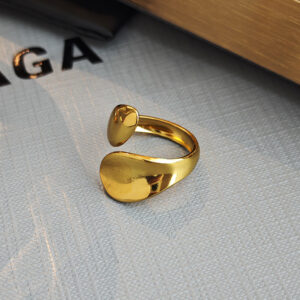 Asymmetric water drop ring - gold