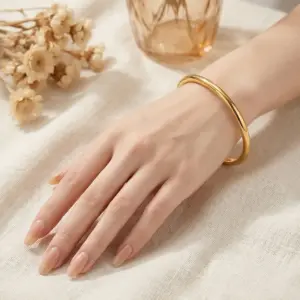 18K Gold / Medium Size - Approximately 60mm