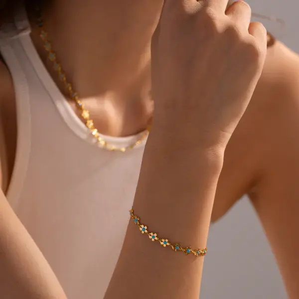 Wholesale 304 Stainless Steel Colorful Floral Daisy PVD Coated Real Gold Plated 18K Gold Vacation Sweet Waterproof Non Tarnish Cuban Link Chain Curb Chain Safety Clasp Closure Colour Bracelets