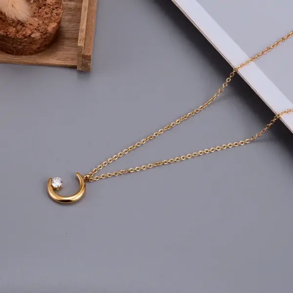 Wholesale 304 Stainless Steel Moon PVD Coated Artificial Rhinestones 18K Gold Plated IG Style Simple Style Waterproof Non Tarnish Plating Inlay Cable Chain Necklace
