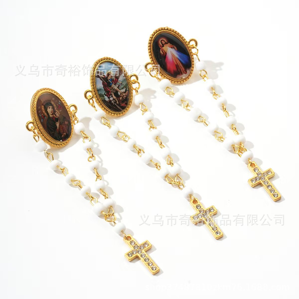 Wholesale A set of 6 brooches with dierent patterns, including crosses, for baptismal religious purses.