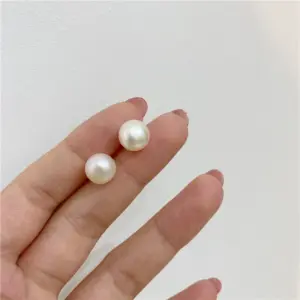 A Type Large Pearl Stud Earrings/Diameter about 1cm