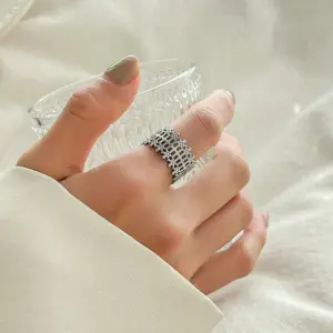 A02Y / Adjustable Opening