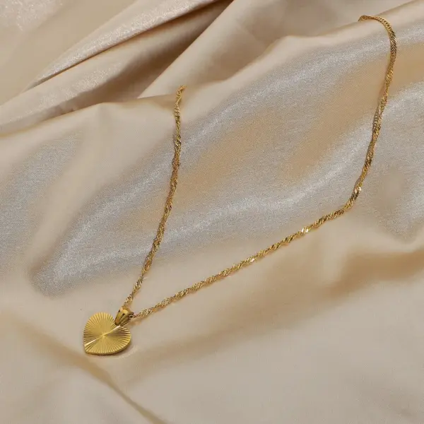 Wholesale PVD Coated Real Gold Plated Heart 304 Stainless Steel Titanium Steel Simple Style Waterproof Non Tarnish Pendant Necklace