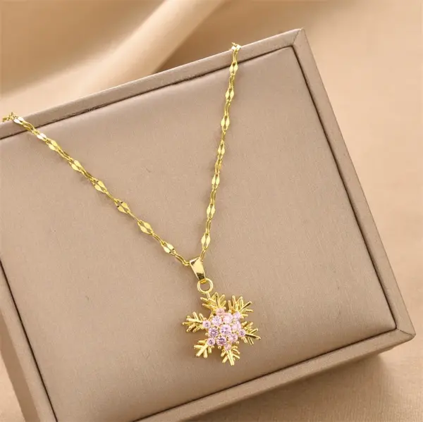 Wholesale Real Gold Plated Snowflake 304 Stainless Steel Elegant Waterproof Non Tarnish Pendant Necklace