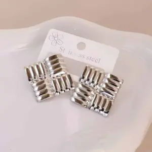 Steel Color Earrings 012 / 18k