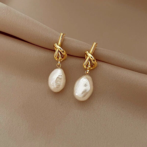 Wholesale French Retro Baroque Pearl Earrings for Women 2024 New Cross-Border 5Elect Trendy Accessible Luxury Elegant Knotted Ears