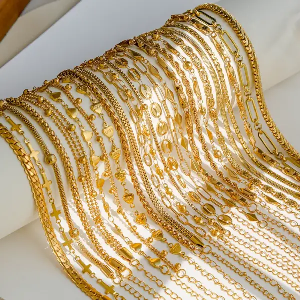 Ion Plating (IP) 18K Gold Plated Cross Heart Shape 304 Stainless Steel Classic Style Commute Waterproof Non Tarnish 304 Stainless Steel Lobster Trigger Clasp Closure Chain Bracelet