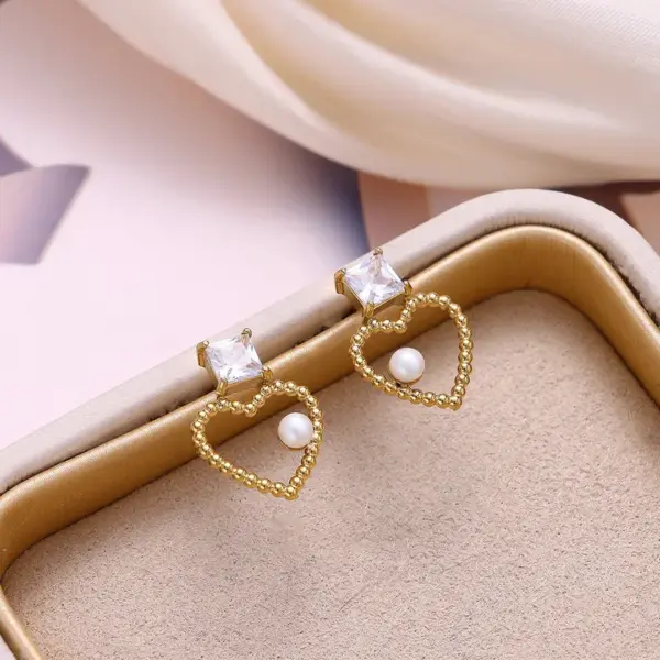 Wholesale 304 Stainless Steel Heart Shape PVD Coated Stone-Free 18K Real Gold Plated Simple Style Classic Style Ear Studs