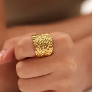 J-040 [Gold]