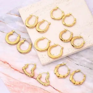 Wholesale Plated 18K Gold U Shape Heart Solid Color 304 Stainless Steel Casual Vintage Style Simple Earrings