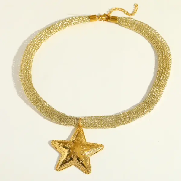 Fashionable Stainless Steel 18K Gold Plated Pineapple Heart Pendant Necklace Luxury Golden Thread Chain For Women Queen Style