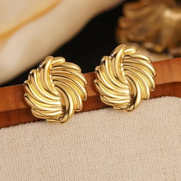 Elegant Sun Turbine Design Earrings Pair For Ladies Casual Wear Vacation Photography Stylish Geometric Pattern Stainless Steel