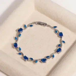 Blue Zirconia. White / Gold