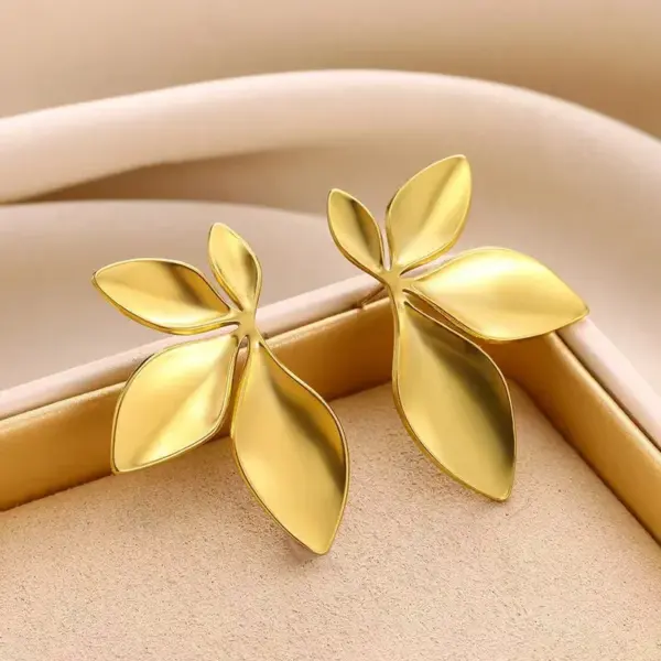 1 Pair Princess Cute Sweet Flower Flowers 304 Stainless Steel Imitation Gold Electroplating Ear Studs