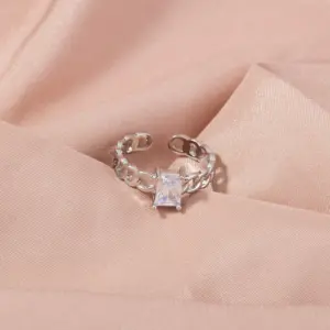 Se913 Zircon Ring / Adjustable Opening