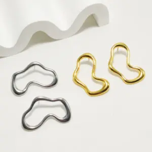 Wholesale 304 Stainless Steel Heart Shape Electroplating Golden Plated Simple Style Waterproof Non Tarnish Hollow Out Gold Silver Ear Studs