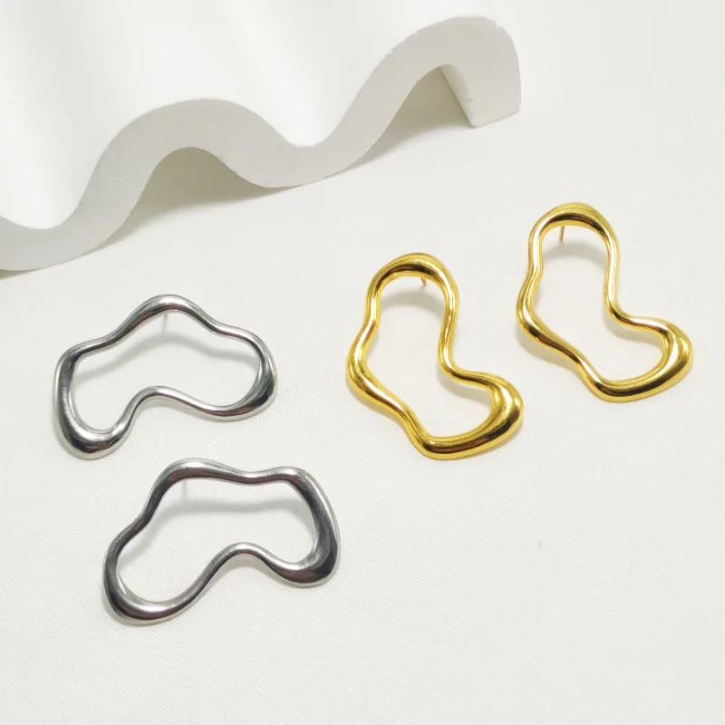 Wholesale 304 Stainless Steel Heart Shape Electroplating Golden Plated Simple Style Waterproof Non Tarnish Hollow Out Gold Silver Ear Studs
