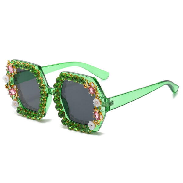 oly-d807e1a4cc61e834e89c3263bb64a83f Wholesale fashion sunglasses men's and women's personalized diamond-encrusted sunglasses net red street shooting live wear glasses