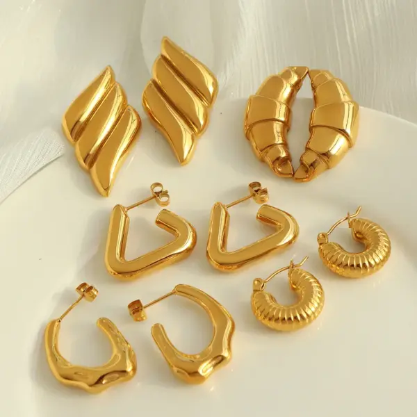 304 Stainless Steel Triangle Croissant Rhombus PVD Coated 18K Real Gold Plated 18K Gold Elegant Vintage Style Waterproof Non Tarnish Pleated Gold Silver Ear Studs