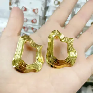 Gold Earrings 127 / 18k