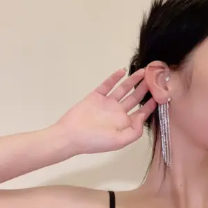 E0177 Single Ear Hanging