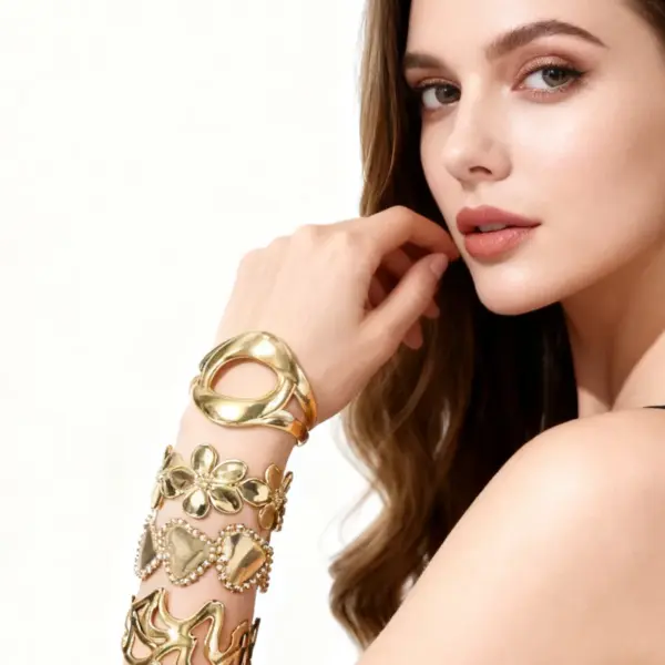 Wholesale 1 Piece Stainless Steel Exaggerated Geometric Open Bracelet Shell Five-Leaf Flower Bracelet Irregular Personality Starfish Shiny Bracelet Suitable For Women's Daily Wear