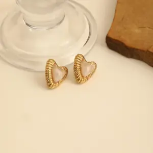 Gold / One Size / Heart-Shaped 2