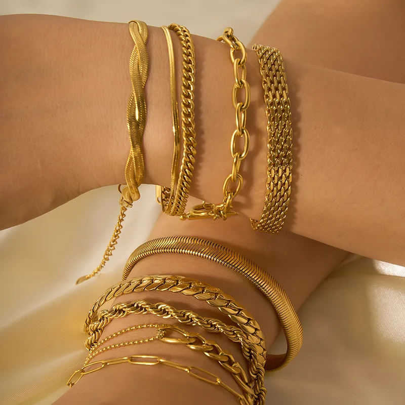 Wholesale PVD Coated Real Gold Plated 18K Gold Geometric 201 Stainless Steel Modern Style Waterproof Non Tarnish 201 Stainless Steel Lobster Trier Cla