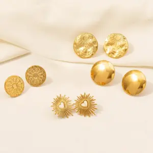 Wholesale Ion Plating (IP) Real Gold Plated 18K Gold Sun Moon Heart Shape 304 Stainless Steel Basic Modern Style Classic Style Waterproof Non Tarnish Ear Studs