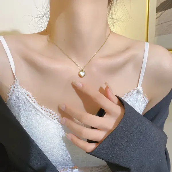 oly-d91933be8de0006110c7a2f0df4a305f Wholesale PVD Coated Real Gold Plated 18K Gold Heart Shape 304 Stainless Steel Simple Style Waterproof Non Tarnish 304 Stainless Steel Pendant Necklace