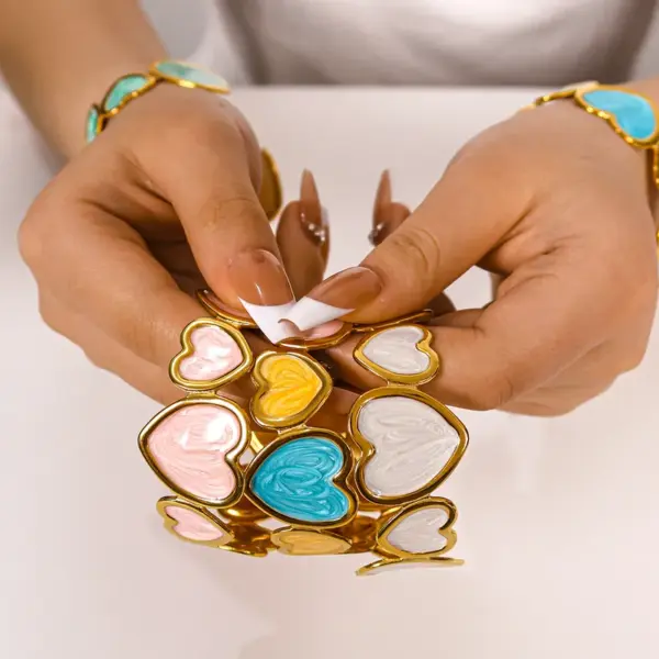 PVD Coated 18K Gold Real Gold Plated C Shape Heart Shape 304 Stainless Steel Classic Style Waterproof Non Tarnish 304 Stainless Steel Cu Bracelets