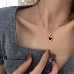 Jyh220 Necklace Gold Black and White Shell Love Heart