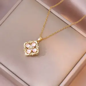 X0895 Four-leaf Flower Rotating Necklace