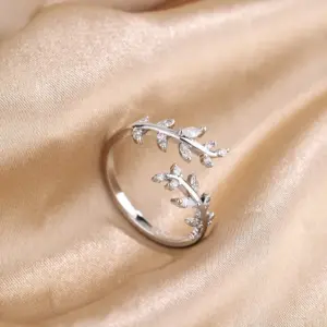 White Gold Color J01313 / Adjustable Opening